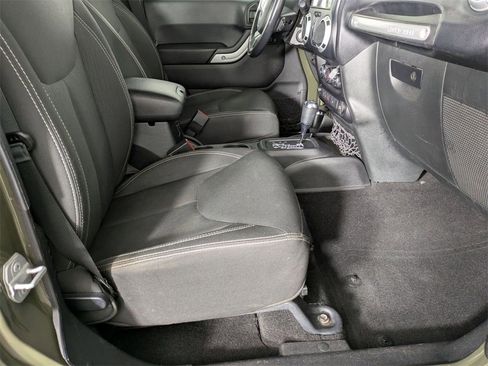 Used 2016 Jeep Wrangler Unlimited Rubicon image 23