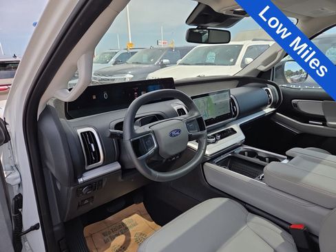 Used 2025 Ford Expedition Max Active AWD/4WD image 3