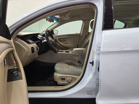 Used 2015 Ford Taurus SE image 17