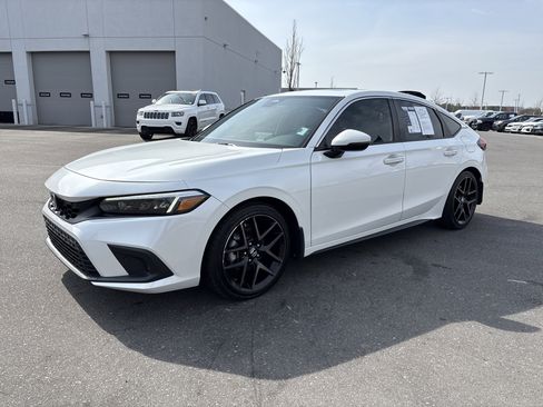 Used 2024 Honda Civic Sport Touring image 5