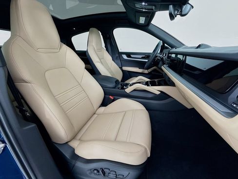 New 2026 Porsche Cayenne Coupe AWD/4WD image 32