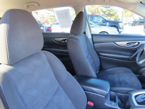 Used 2015 Nissan Rogue SV w/ SV Premium Package image 33