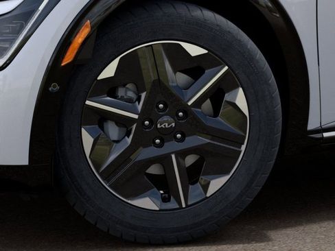 New 2025 Kia EV6 Wind RWD image 10