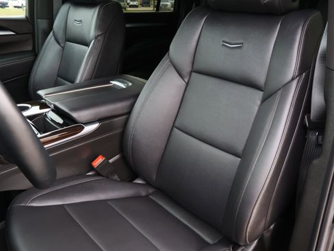 Certified 2025 Cadillac Escalade ESV Luxury image 18