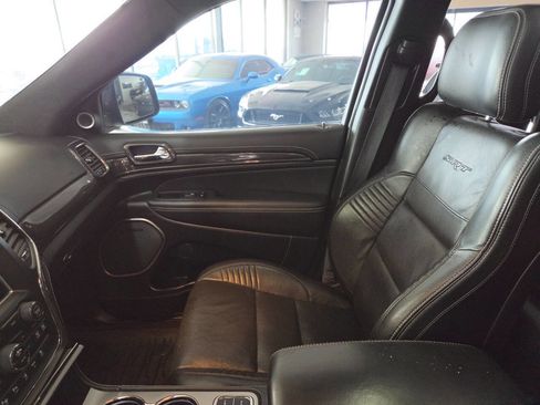 Used 2017 Jeep Grand Cherokee SRT image 17