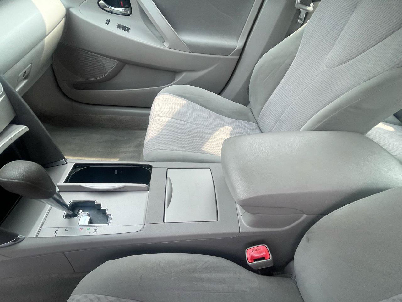 Used 2010 Toyota Camry LE FWD image 16