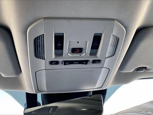 Used 2024 Toyota Highlander Platinum FWD image 33