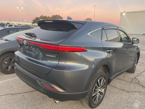 Used 2021 Toyota Venza LE image 4