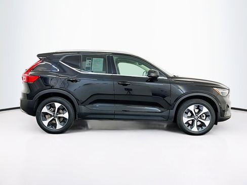Used 2025 Volvo XC40 B5 Plus image 10
