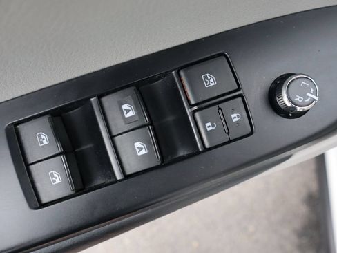 Used 2019 Toyota Highlander XLE AWD/4WD image 30
