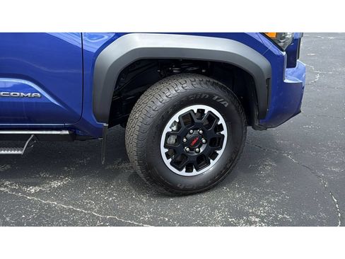 Used 2024 Toyota Tacoma TRD Off-Road w/ TRD Off Road Upgrade Package AWD/4WD image 9