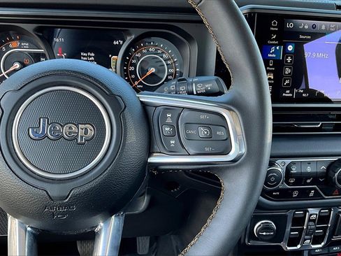 Used 2024 Jeep Wrangler Sahara image 19