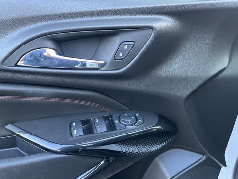 Certified 2025 Chevrolet Trax RS image 34