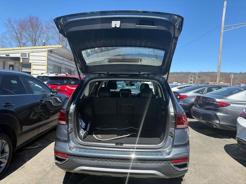 Used 2023 Volkswagen Taos SE w/ Panoramic Sunroof Package AWD/4WD image 11