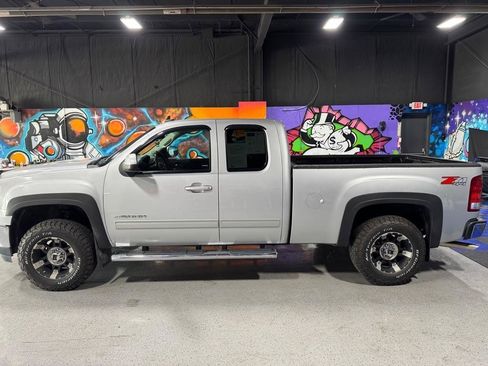 Used 2013 GMC Sierra 1500 SLT w/ SLT Convenience Package AWD/4WD image 2