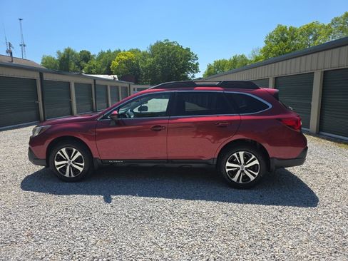 Used 2019 Subaru Outback 2.5i Limited w/ Popular Package #2 AWD/4WD image 3