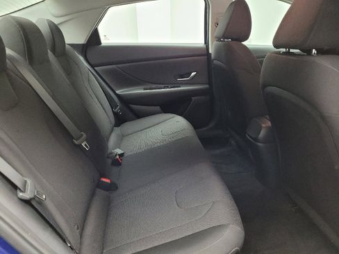 Used 2021 Hyundai Elantra SE FWD image 19