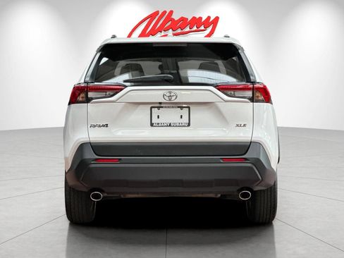 Used 2025 Toyota RAV4 XLE FWD image 5