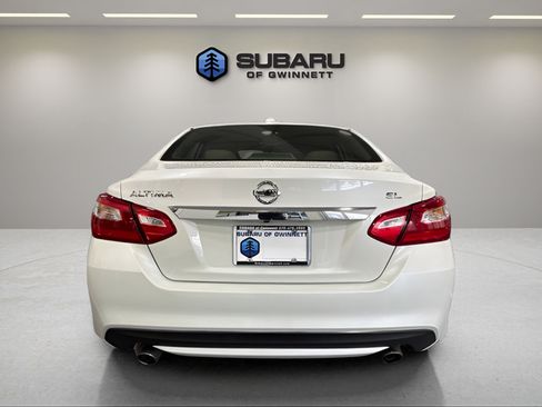 Used 2016 Nissan Altima 2.5 SL w/ 2.5 Technology Package FWD image 4
