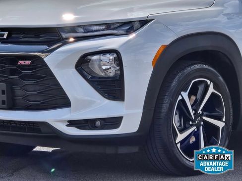 Used 2022 Chevrolet TrailBlazer RS w/ Sun and Liftgate Package FWD image 2