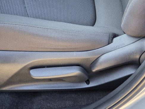 Used 2022 Toyota RAV4 LE image 15