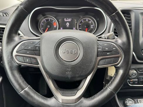 Used 2020 Jeep Cherokee Latitude w/ Cold Weather Group AWD/4WD image 17