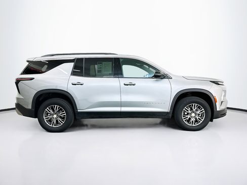 Used 2025 Chevrolet Traverse LT image 10