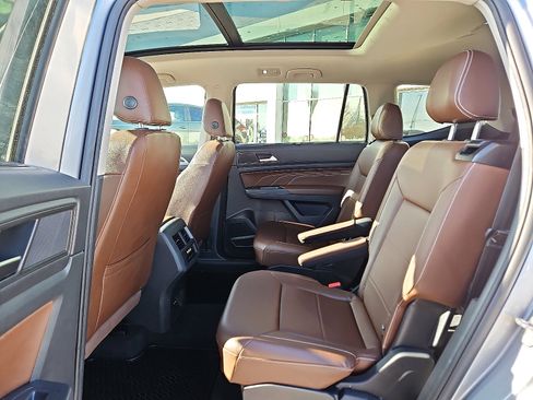 Used 2021 Volkswagen Atlas SE w/ Panoramic Sunroof Package image 10