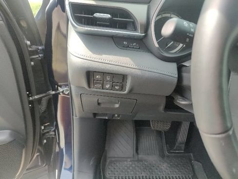 Used 2022 Toyota Highlander Limited AWD/4WD image 26
