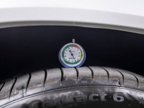 Used 2025 BMW X6 xDrive40i w/ Climate Comfort Package image 49