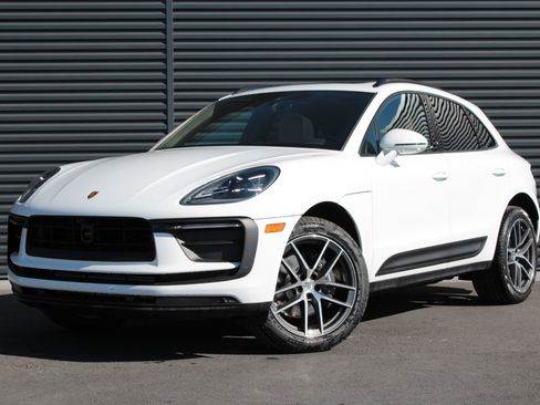 New 2026 Porsche Macan image 1