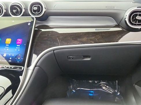 Used 2025 Mercedes-Benz GLC 300 image 35