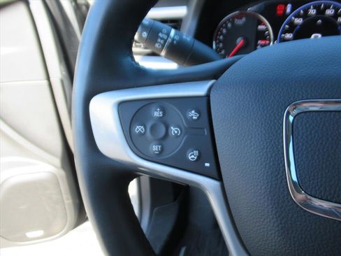 Used 2023 GMC Acadia SLT w/ Elevation Edition image 18