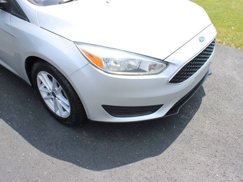 Used 2018 Ford Focus SE FWD image 5