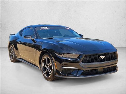 Used 2025 Ford Mustang Coupe RWD image 3