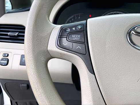 Used 2014 Toyota Sienna LE image 23