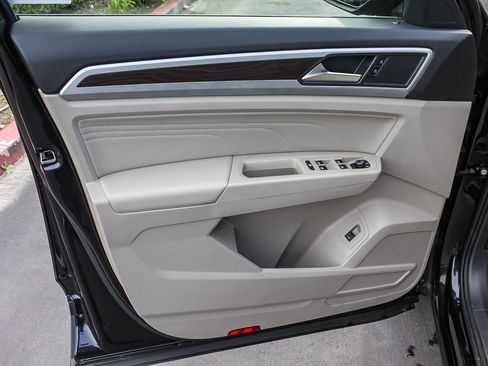 Used 2022 Volkswagen Atlas SE w/ Black Wheel Package image 22