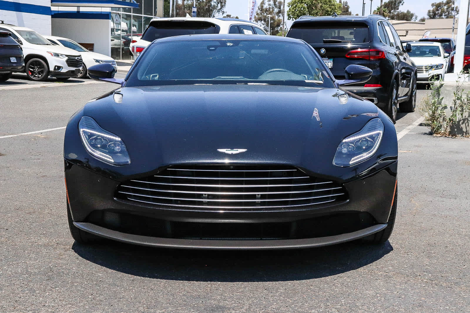 Used 2020 Aston Martin DB11 Coupe RWD image 2