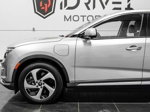 Used 2023 VinFast VF 8 Eco AWD/4WD image 14