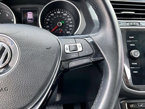 Used 2019 Volkswagen Tiguan SE w/ Panoramic Sunroof Package FWD image 22