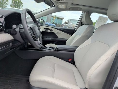 Used 2025 Toyota Camry XLE w/ Premium Plus Package FWD image 16