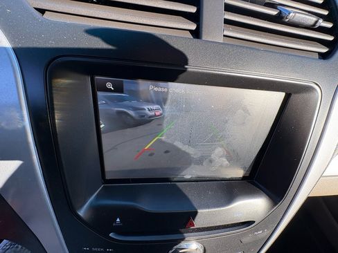 Used 2015 Ford Explorer XLT w/ Equipment Group 202A image 20