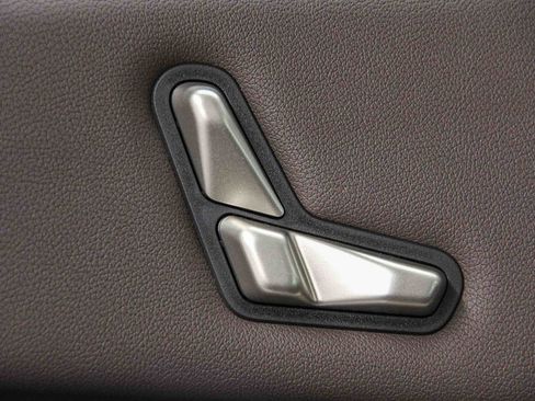 New 2026 BMW iX xDrive60 image 22