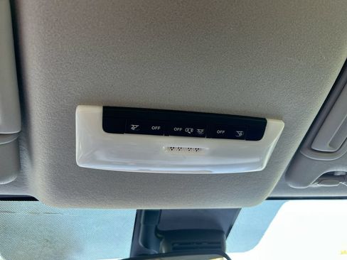 Used 2021 Nissan Versa SV FWD image 24