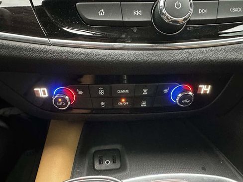 Used 2018 Buick Enclave Essence image 32