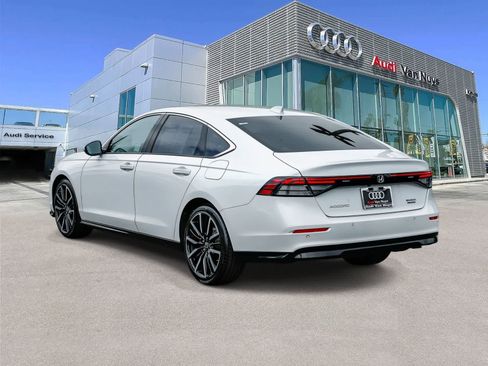Used 2023 Honda Accord Touring image 2