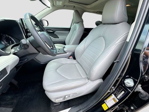 Used 2024 Toyota Highlander XLE AWD/4WD image 26