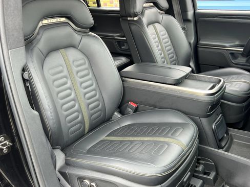 Used 2024 Rivian R1S Adventure AWD/4WD image 19