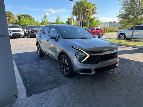 Used 2023 Kia Sportage LX FWD image 3