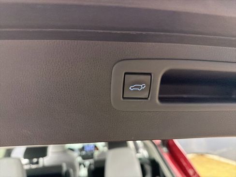 Used 2020 Toyota Highlander XLE AWD/4WD image 40